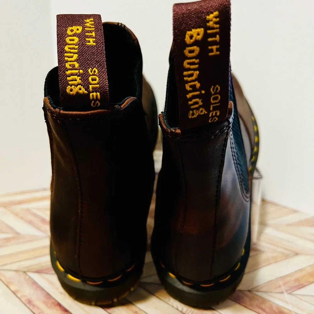 Dr Martens 2976 Waxed Full Grain Leather Chelsea Boots Men 7 Women 8 Dark Brown
